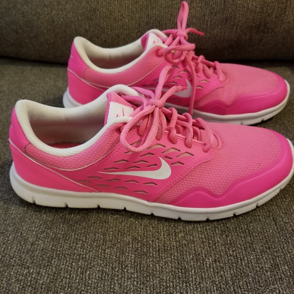 Nike running shoe - Picture 2 of 5